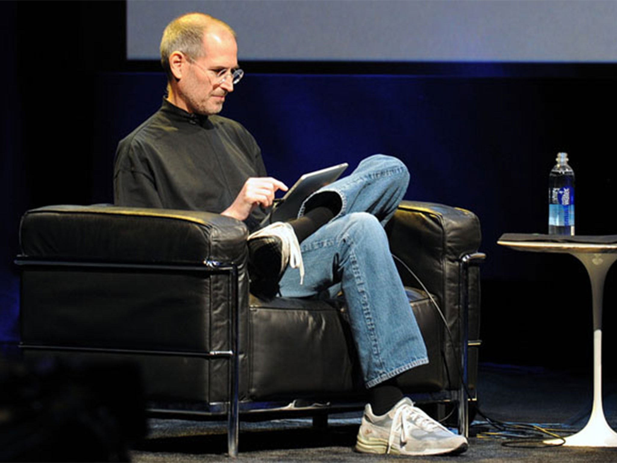 steve_jobs_ipad_4x3.jpg