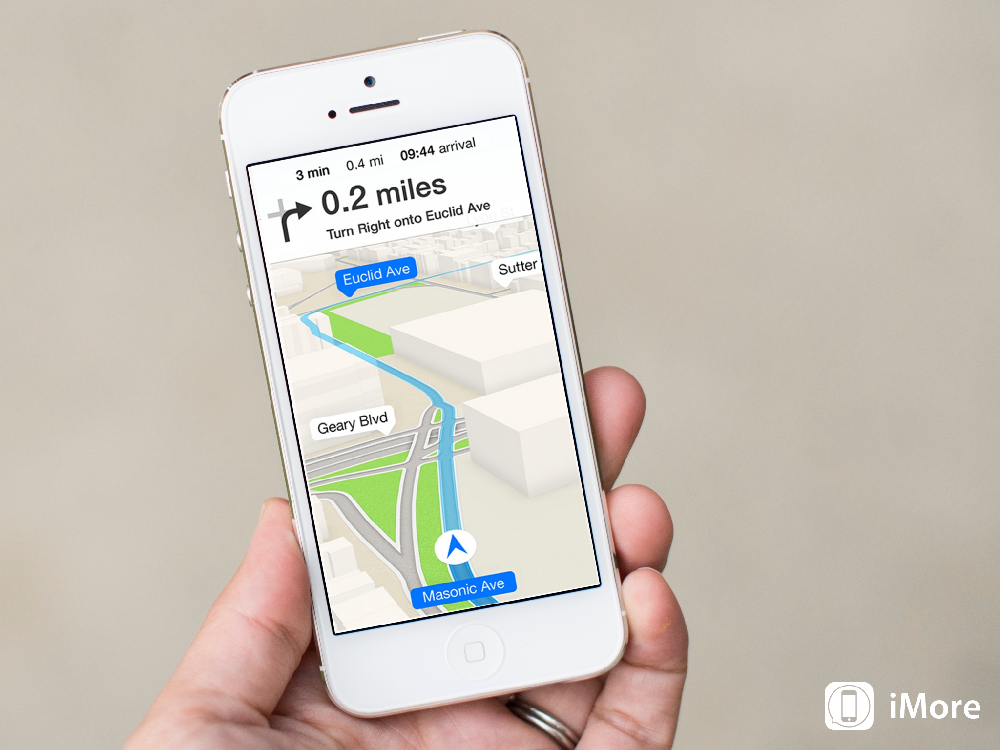 apple_maps_navigation_iPhone5_hero.jpg