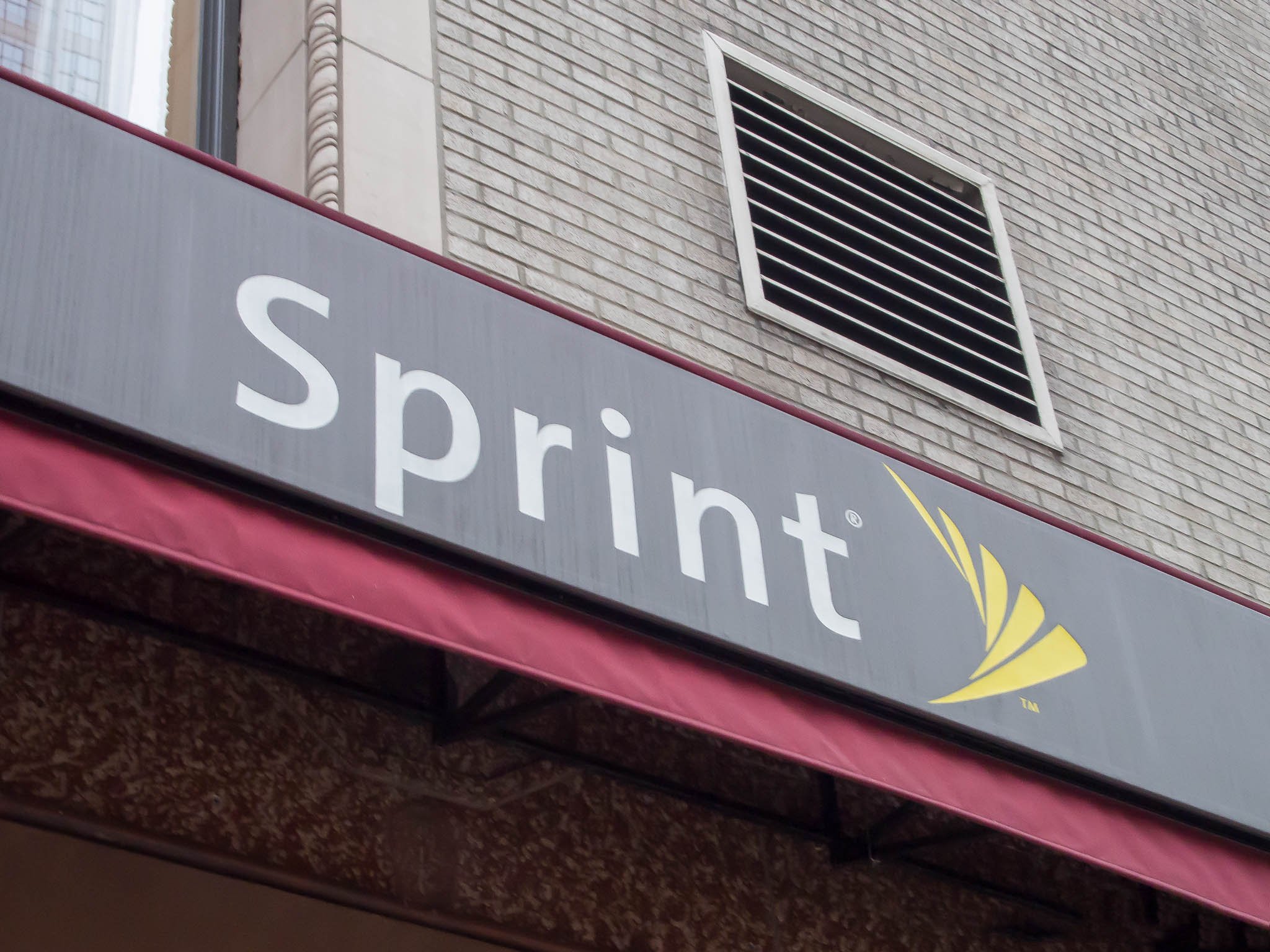 sprint_store_sign_low_hero.jpg