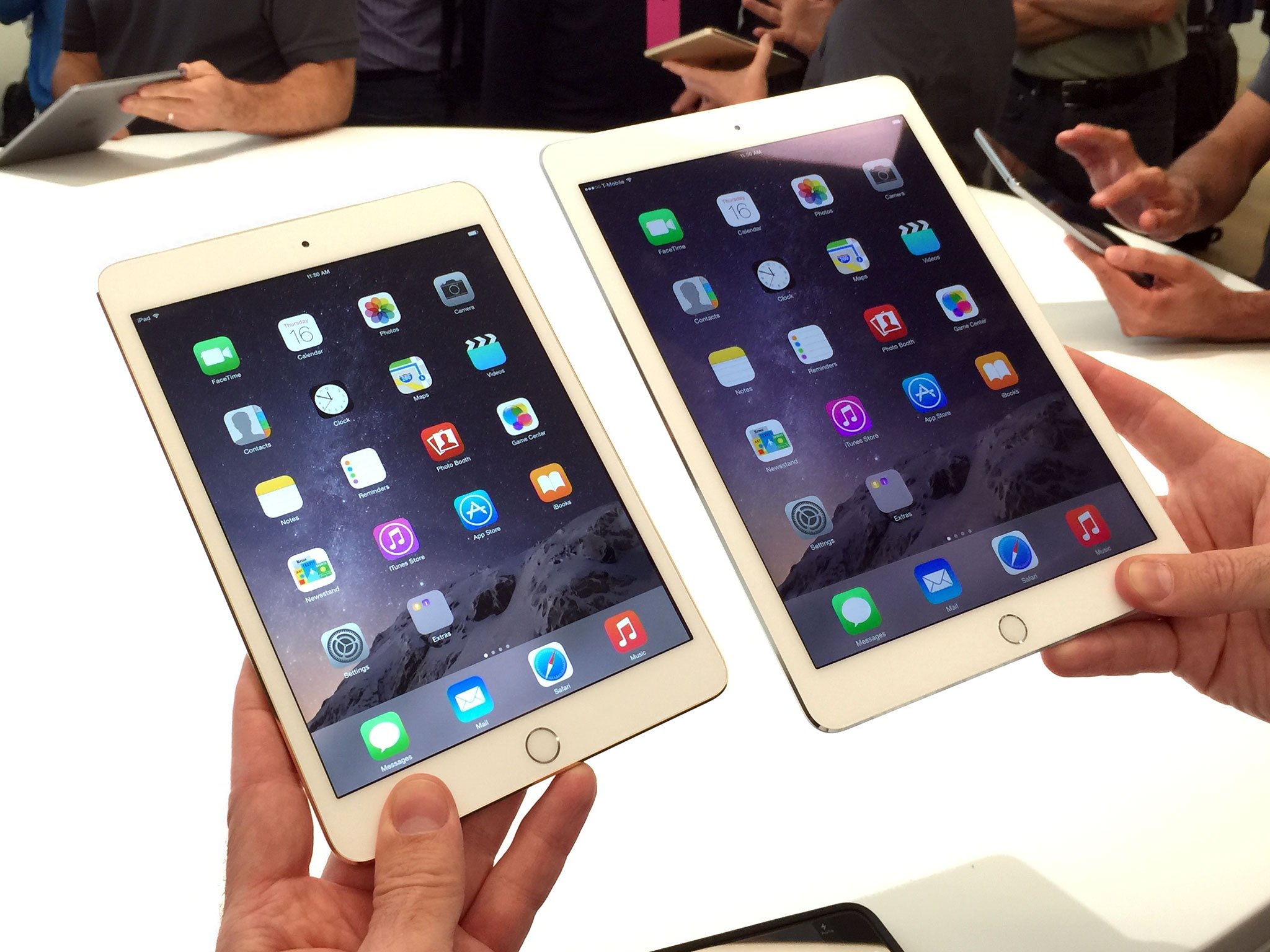 ipad_mini_3_ipad_air_2_hands_on_front.jpg