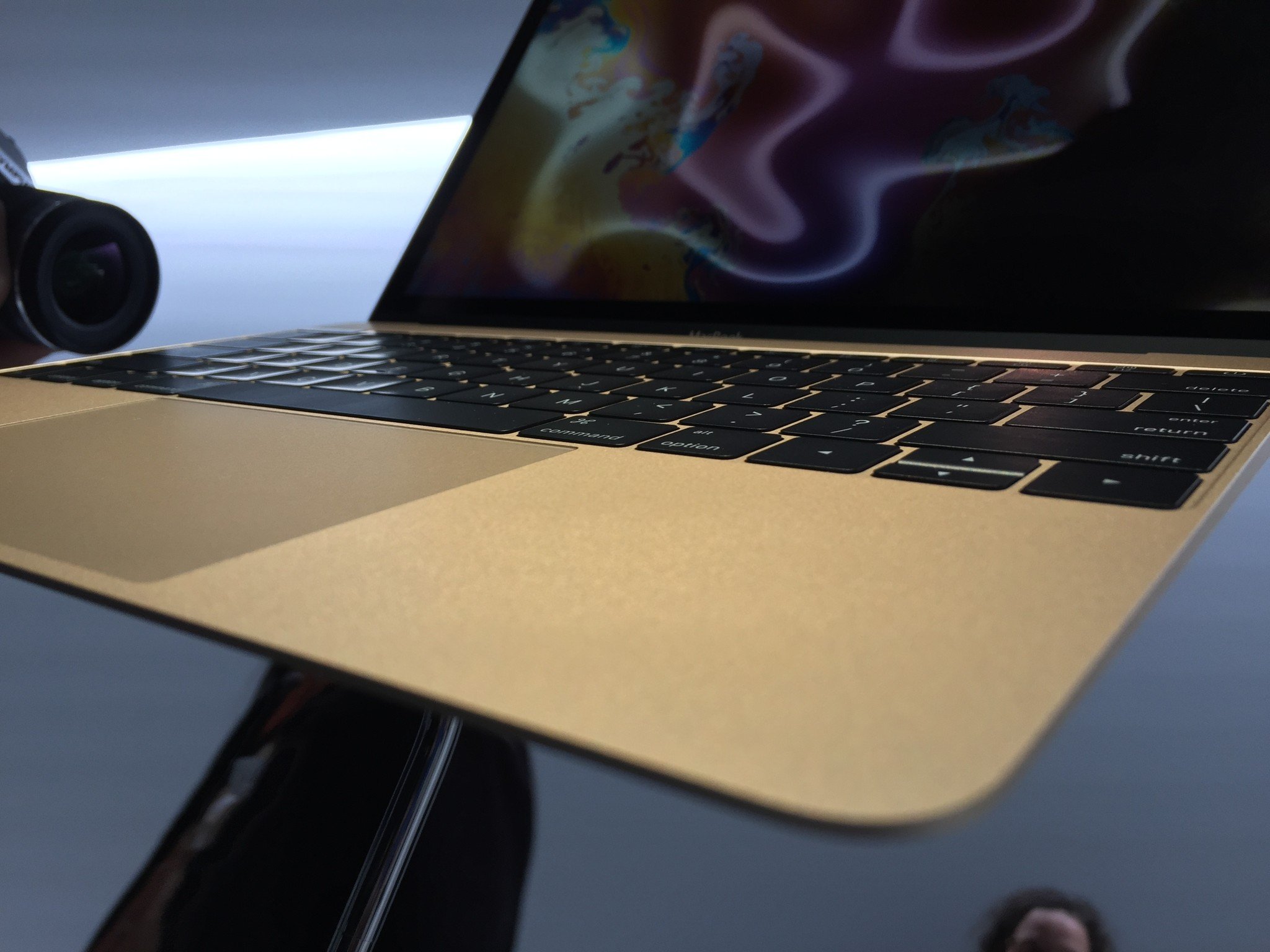 macbook-thin-side-bubble_0.JPG