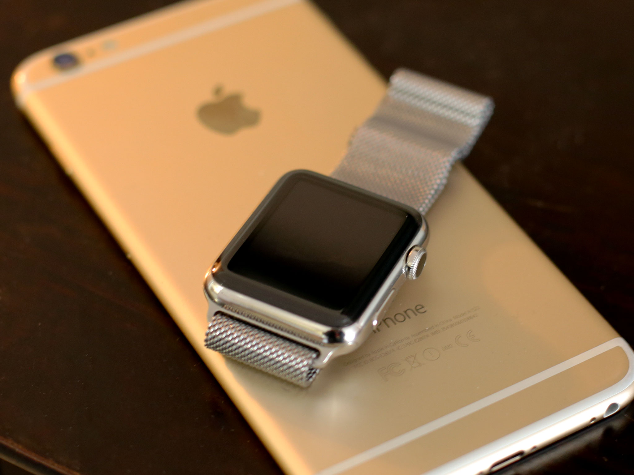 apple-watch-iphone-6-plus-back-hero.jpg