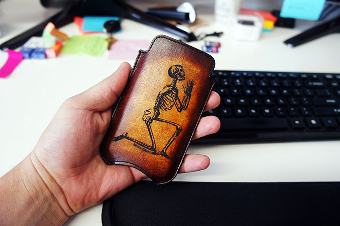 iphone_4s_handmade_leather_sleeve_skeleton_by_joevleather-d4ticq3.jpg