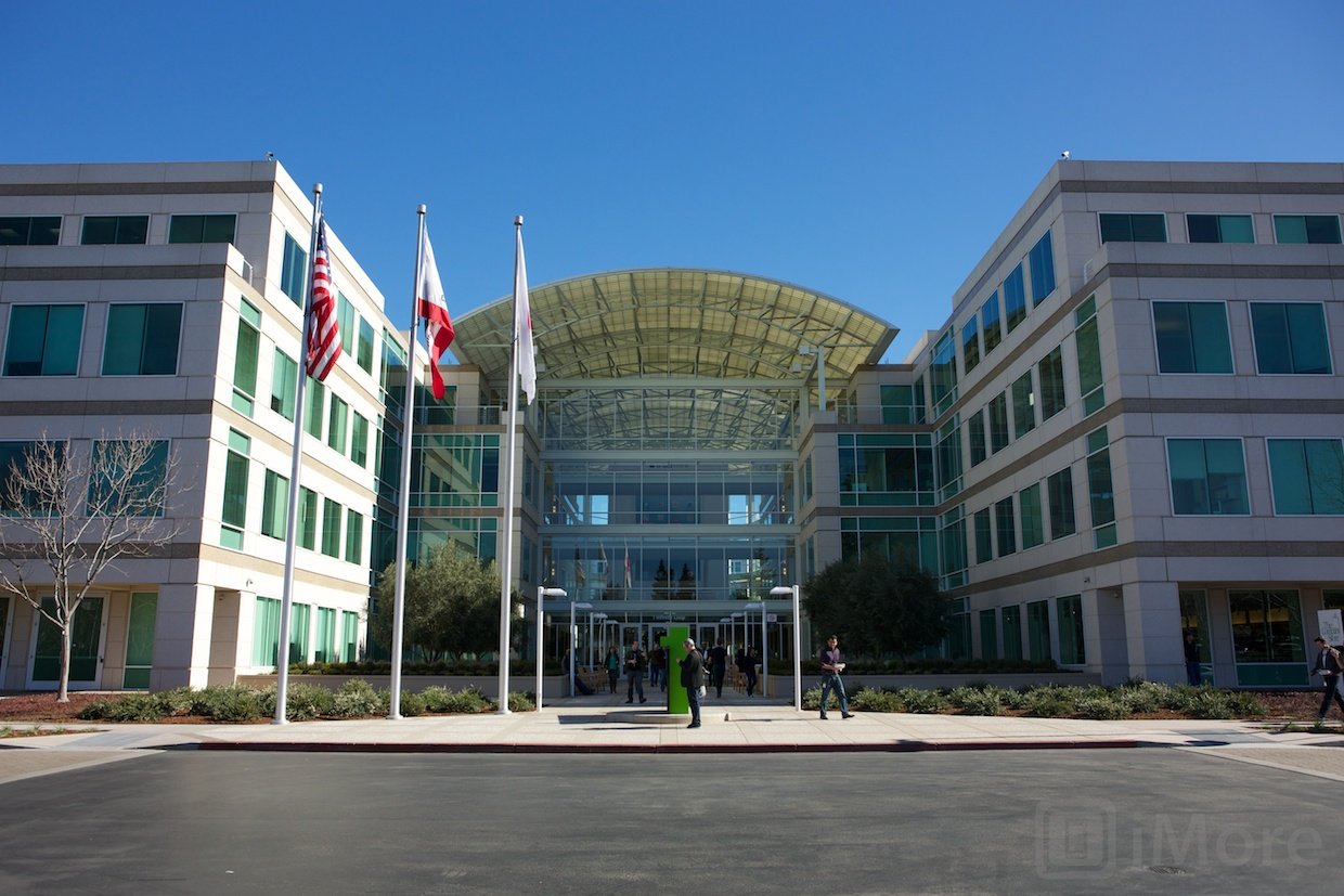 macworld2013_day_1_cupertino_apple_hq_flags.jpg