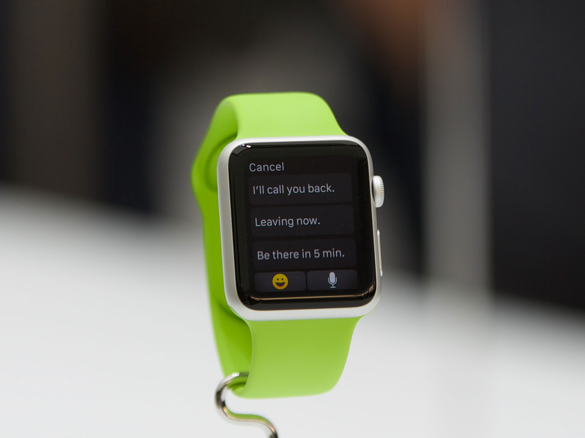 apple_watch_sport_green_band_quick_reply_display.jpg