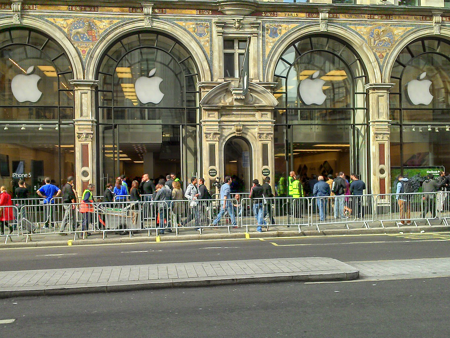 regent-st-apple-store-front.jpg