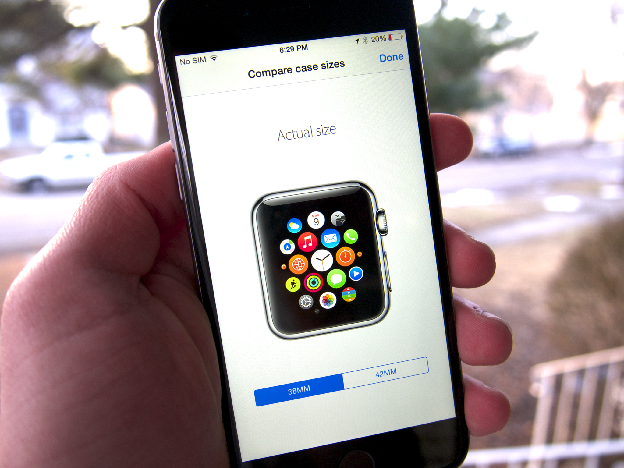apple-store-watch-size-comparison-iphone6-hero.jpg