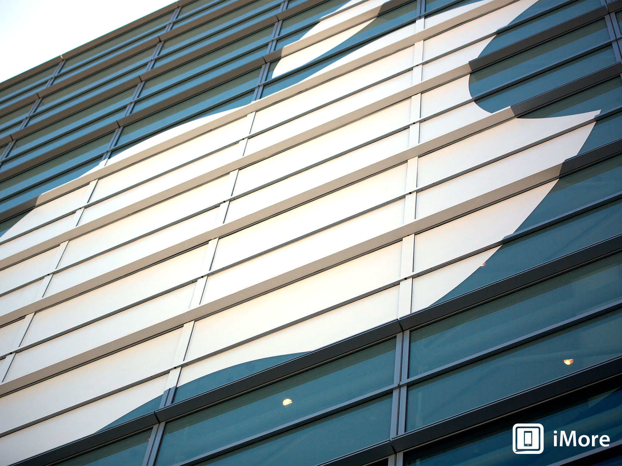 apple_logo_moscone_closeup.jpg