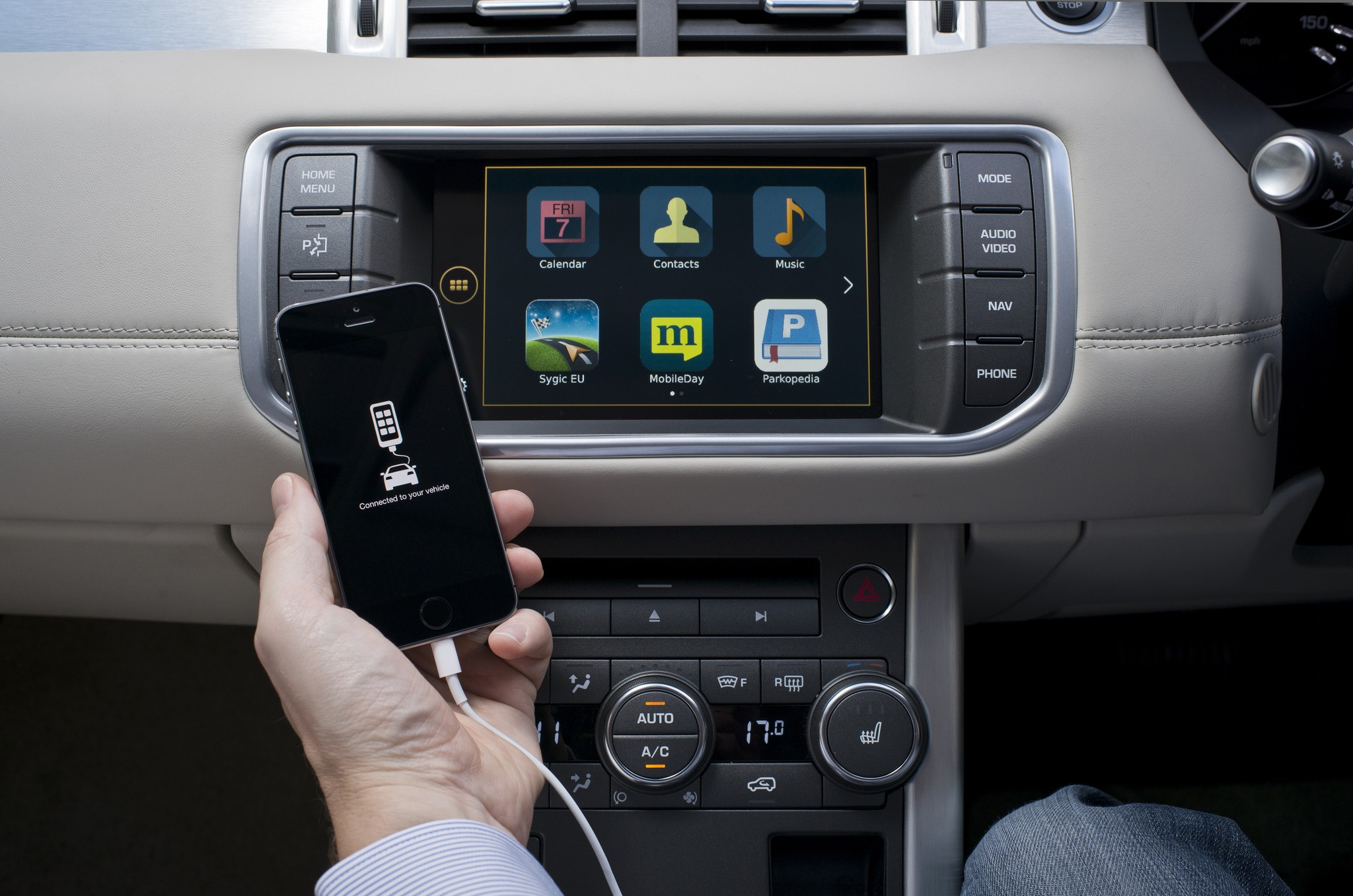 range_rover_incontrol_iphone.jpg