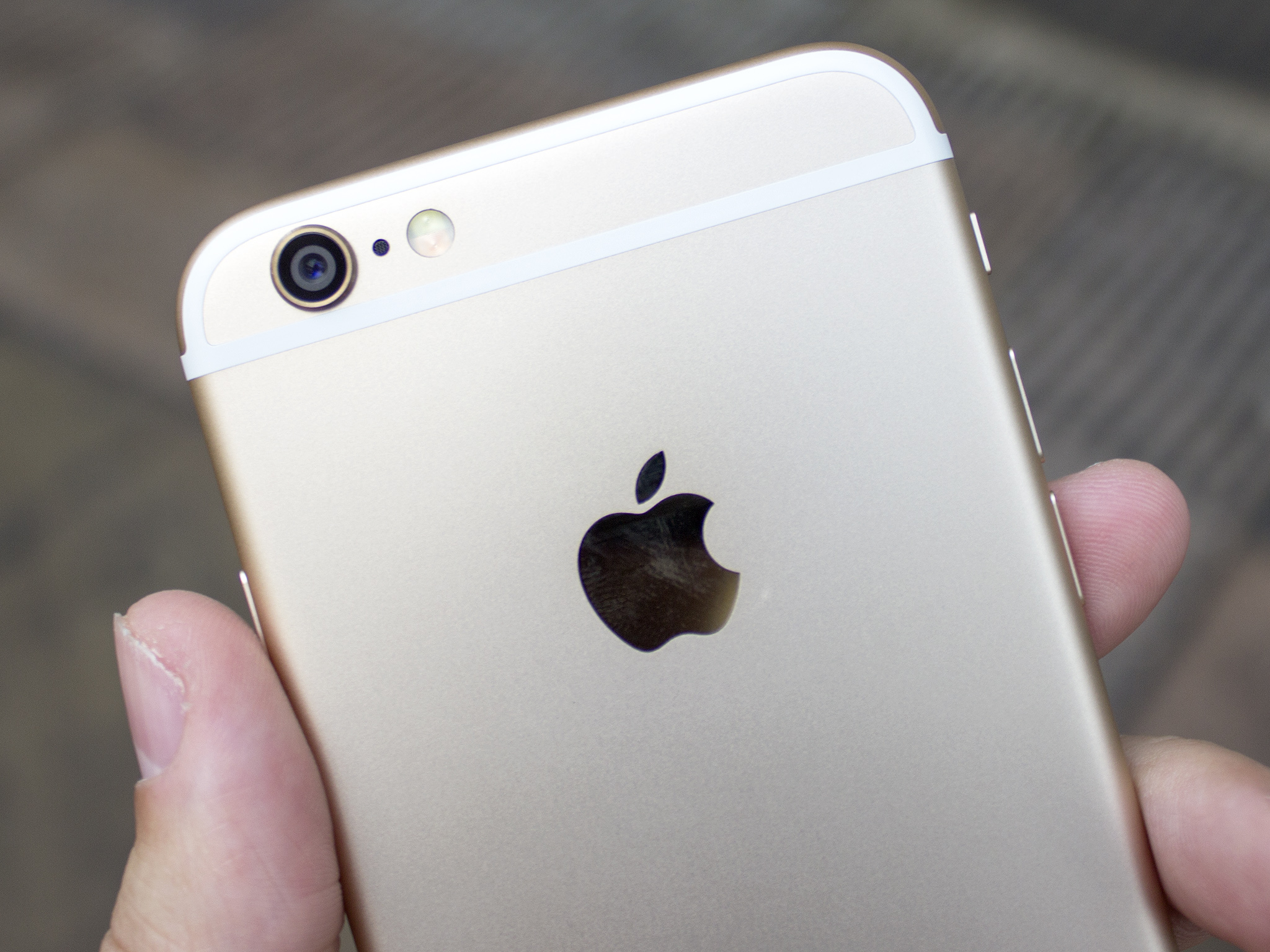 gold_iphone6_6.jpg