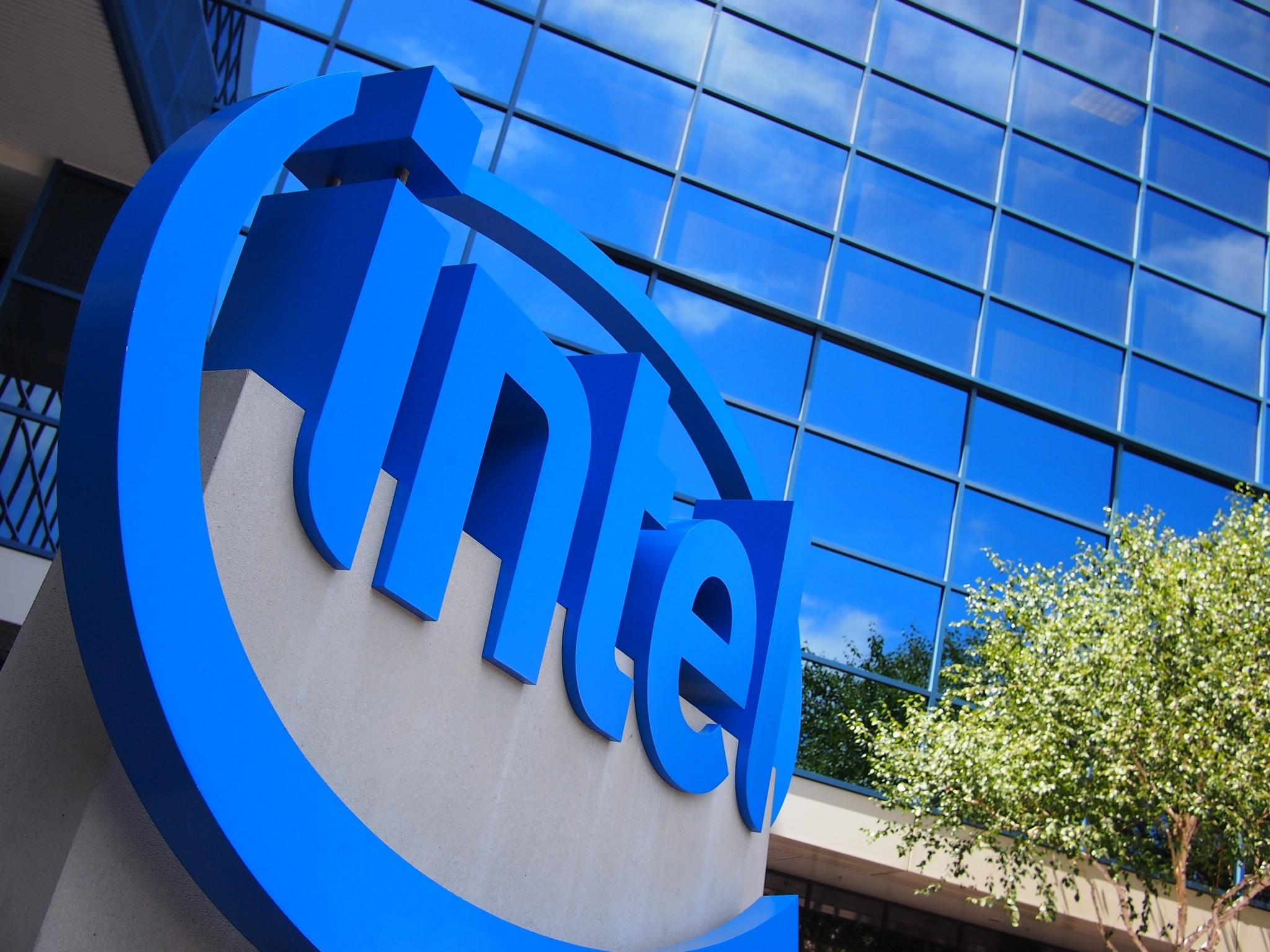 intel_hq_sign_low.jpg