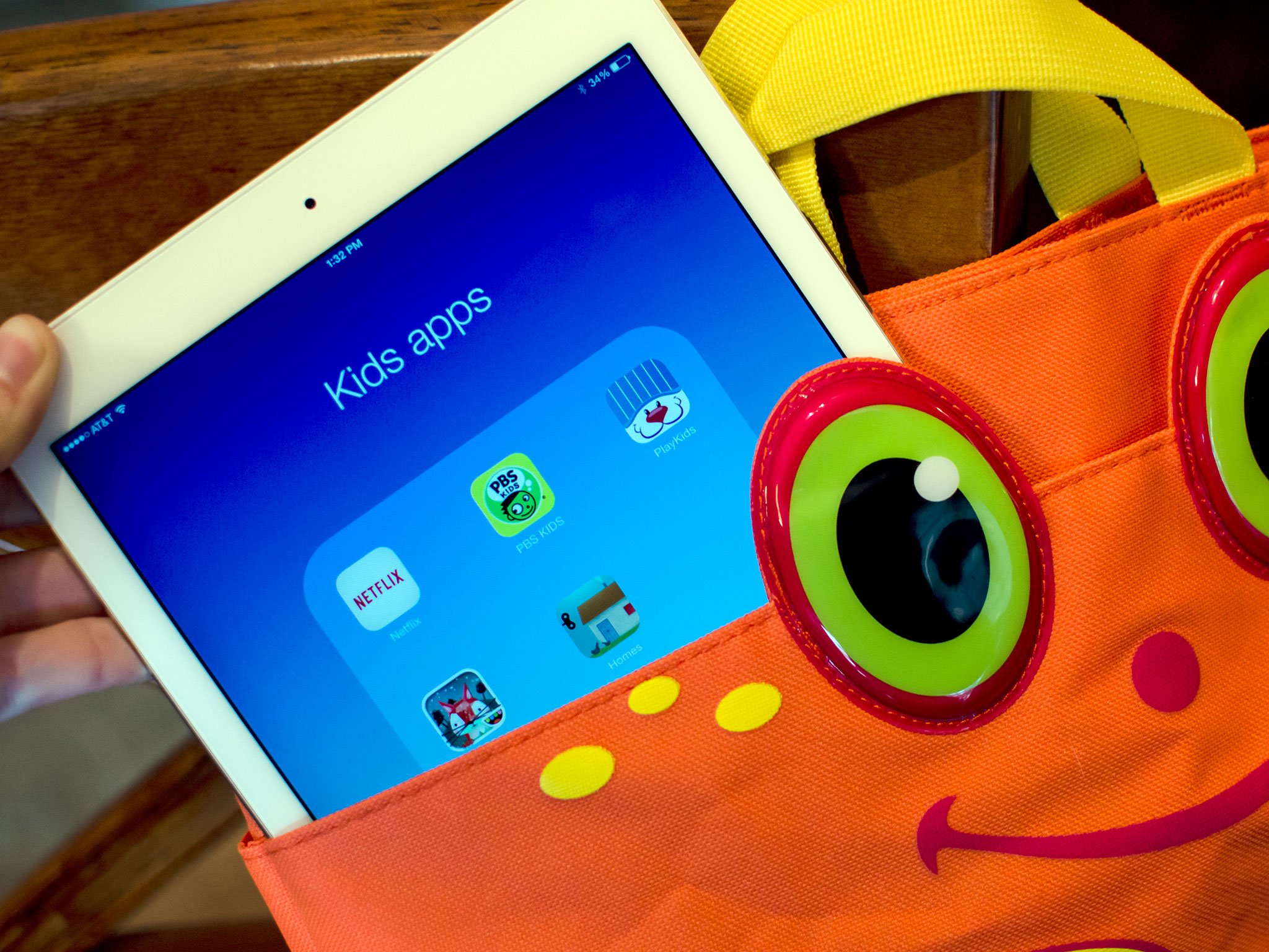 ipad_air_2_kids_apps_bag_hero.jpg