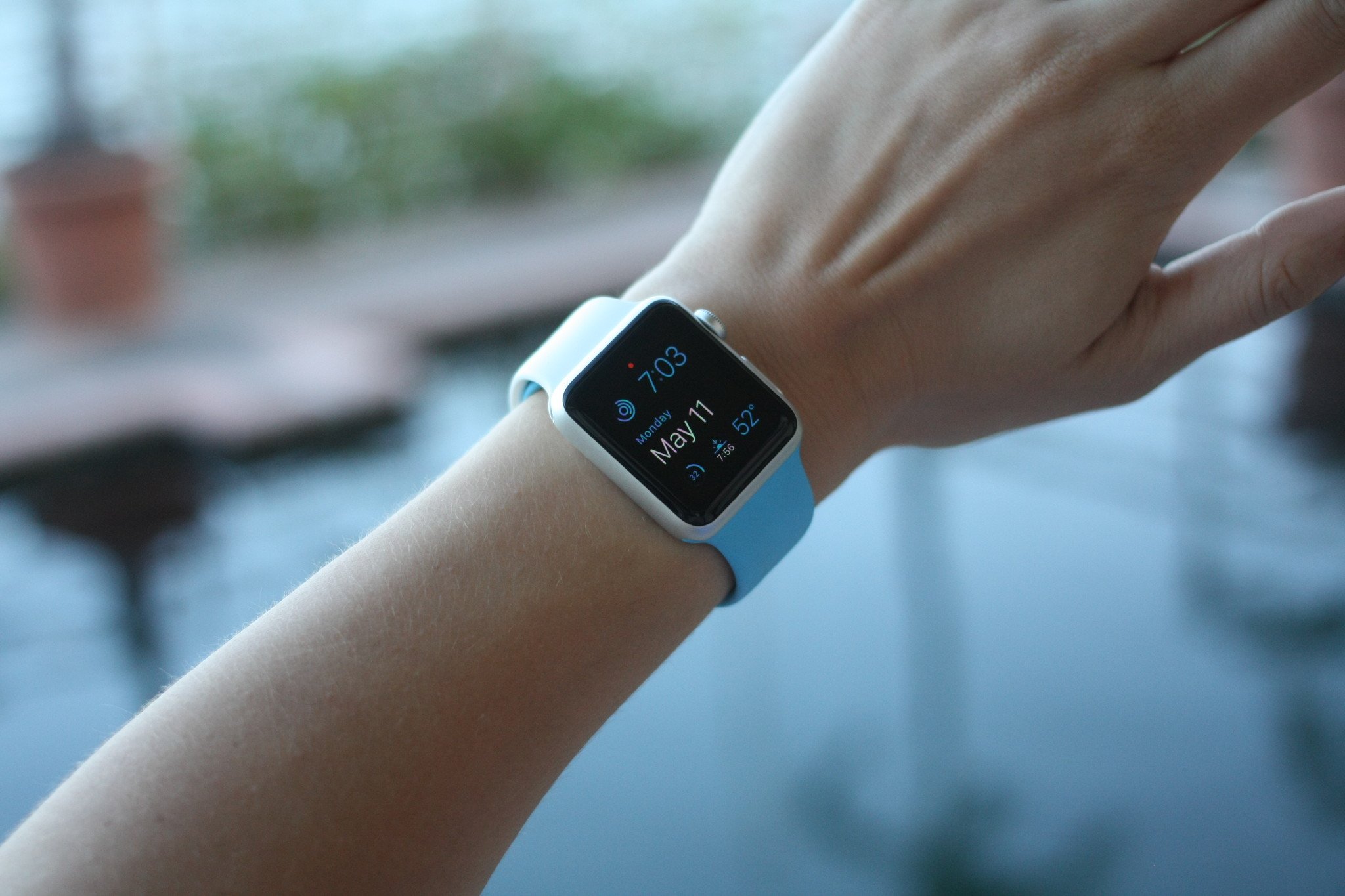 apple-watch-blue-white-sport-front.JPG