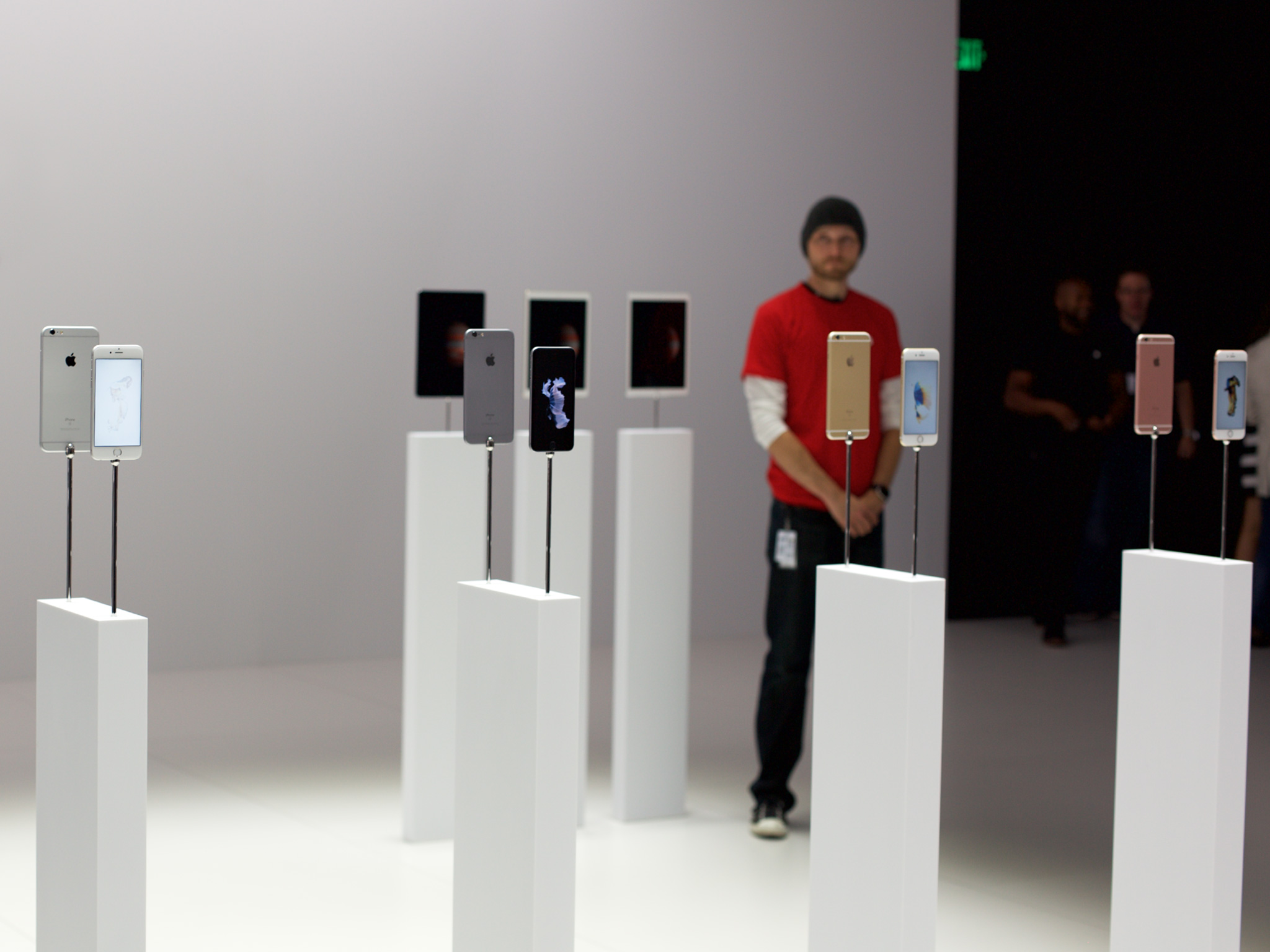 iphone-6s-stands-demo.jpg