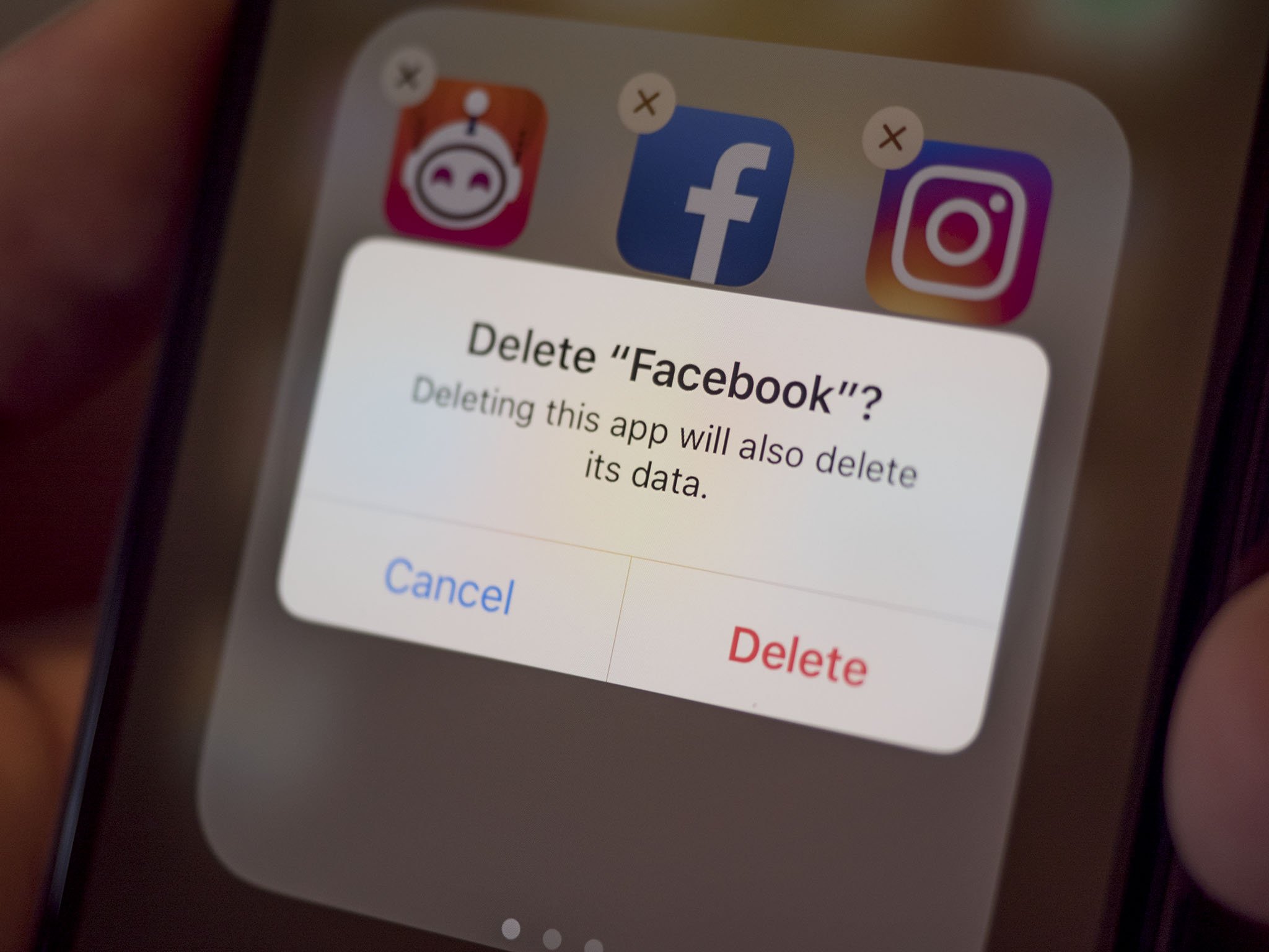 delete-facebook-iphone-hero-42n8.jpg